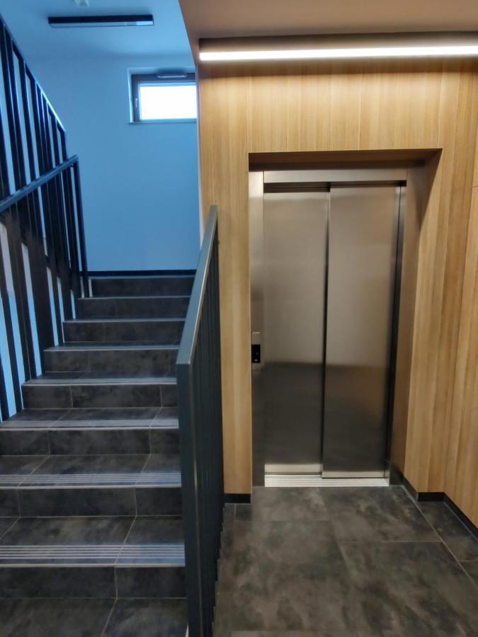 Uroczy Apartament Z Miejscem Na Auto W Garazu Varsóvia Exterior foto